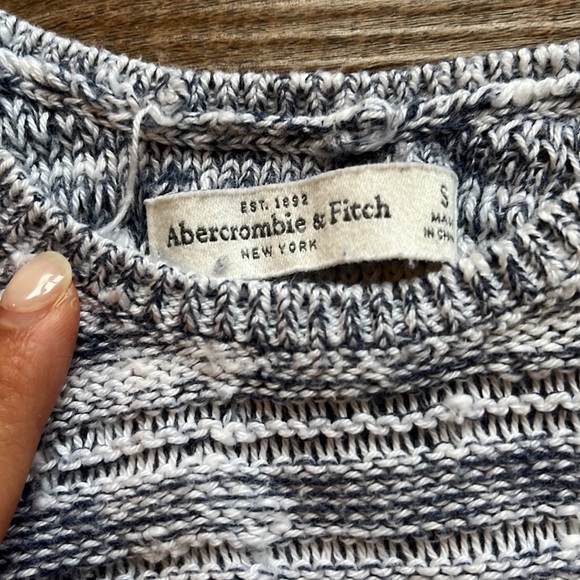 EUC Abercrombie & Fitch Shirt V-neck Knit Striped Tank Top - Picture 3 of 5